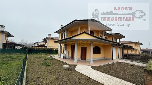casa indipendente in vendita a Roncaro
