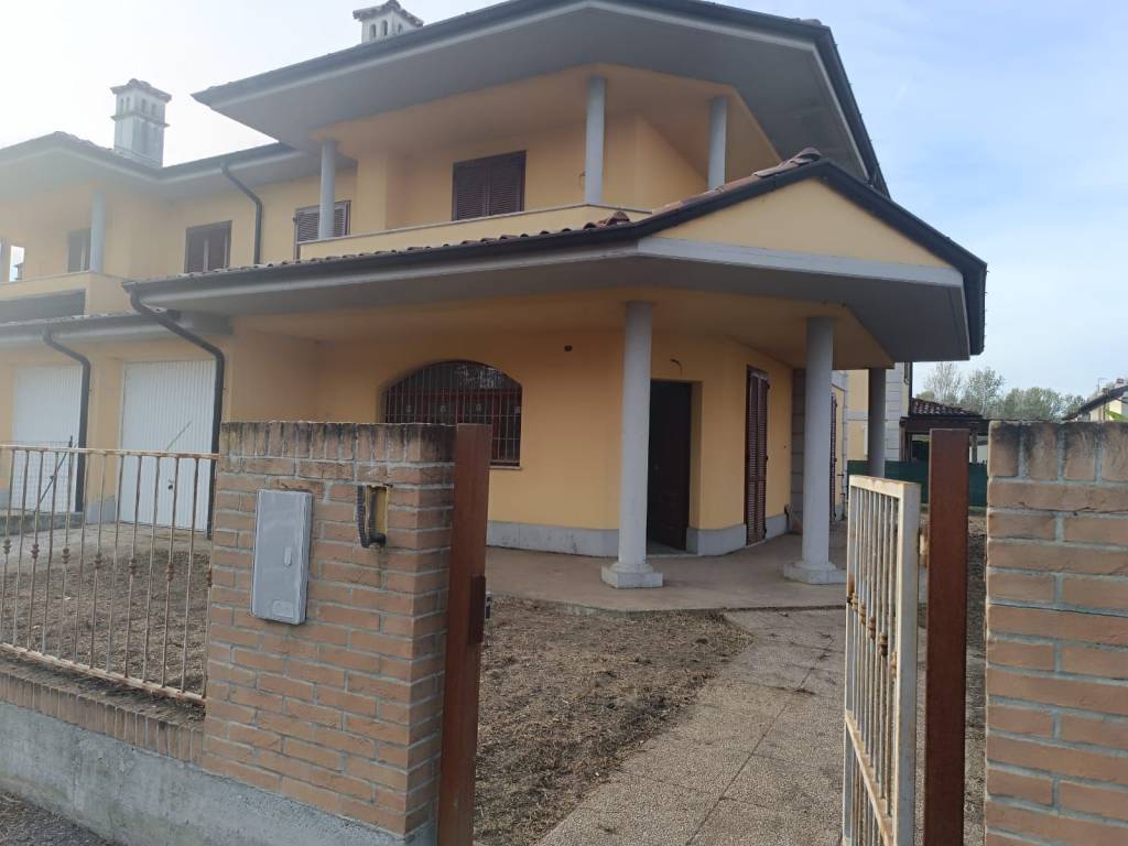 casa indipendente in vendita a Roncaro