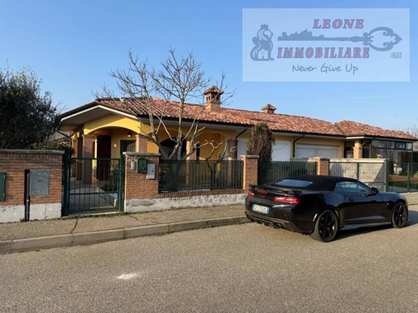 casa indipendente in vendita a Roncaro