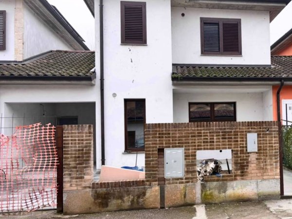 casa indipendente in vendita a Roncaro