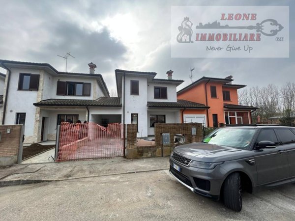 casa indipendente in vendita a Roncaro