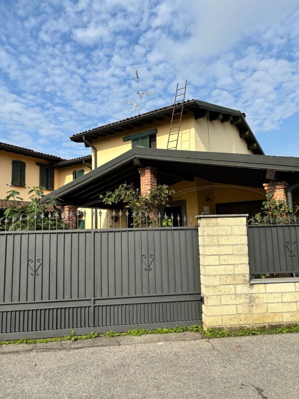 casa indipendente in vendita a Roncaro