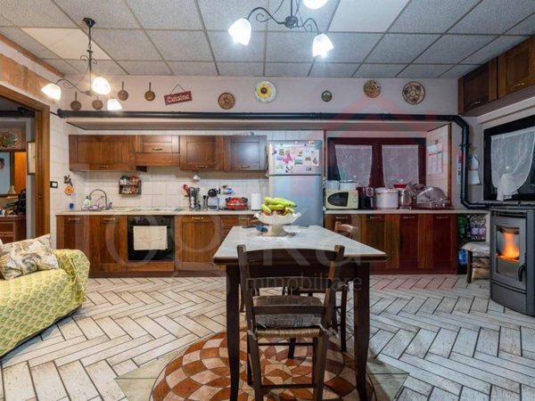 casa indipendente in vendita a Roncaro