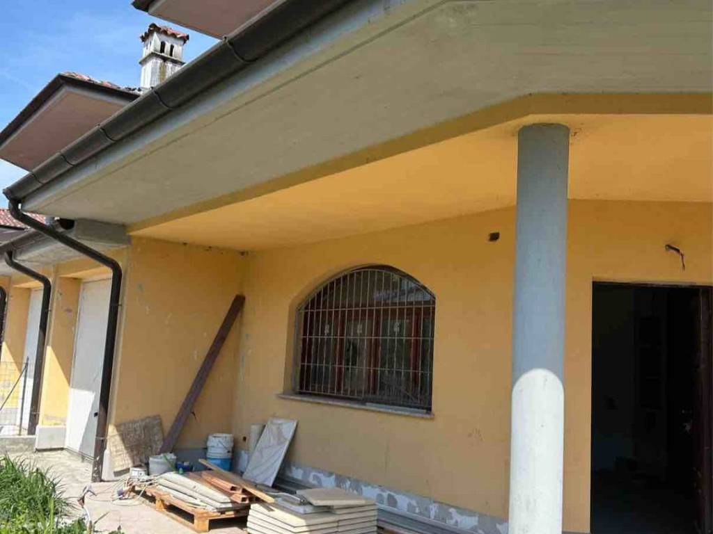 casa indipendente in vendita a Roncaro