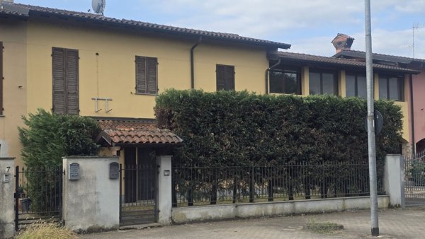 casa indipendente in vendita a Roncaro