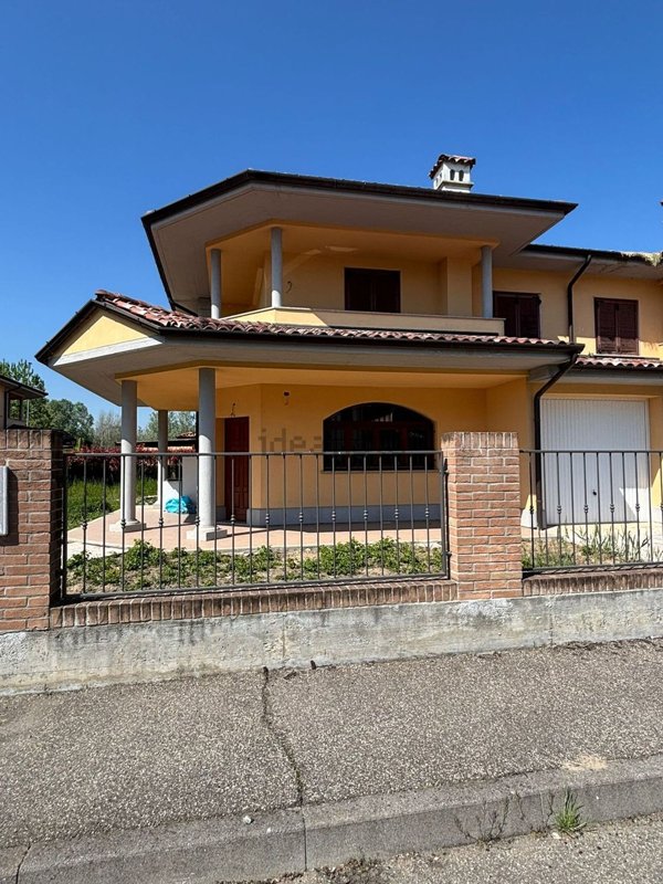 casa indipendente in vendita a Roncaro