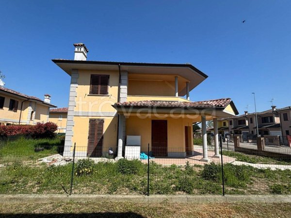 casa indipendente in vendita a Roncaro