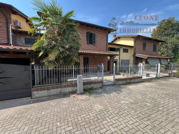casa indipendente in vendita a Roncaro