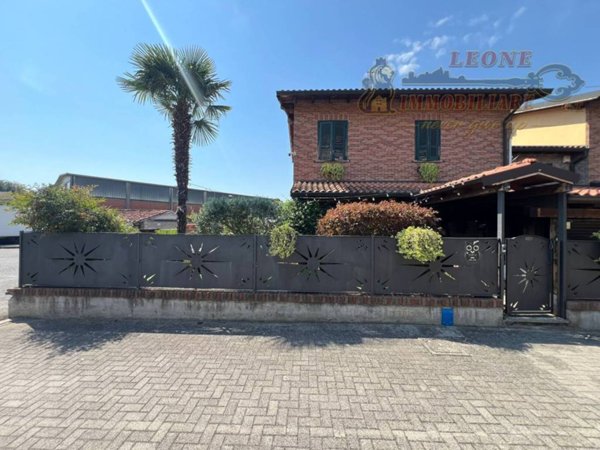 casa indipendente in vendita a Roncaro