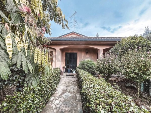 casa indipendente in vendita a Rosasco