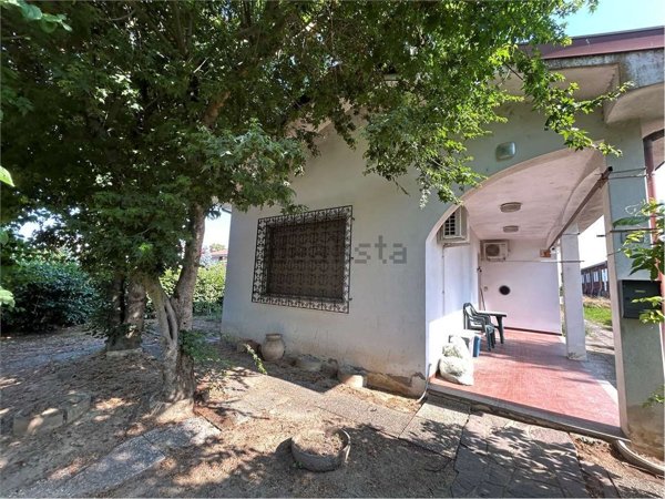 casa indipendente in vendita a Rosasco