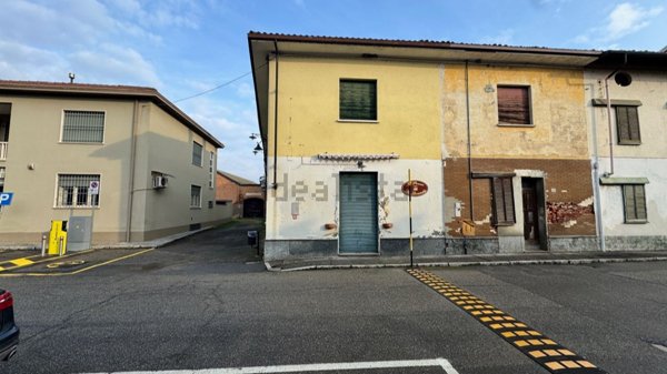 casa indipendente in vendita a Rosasco