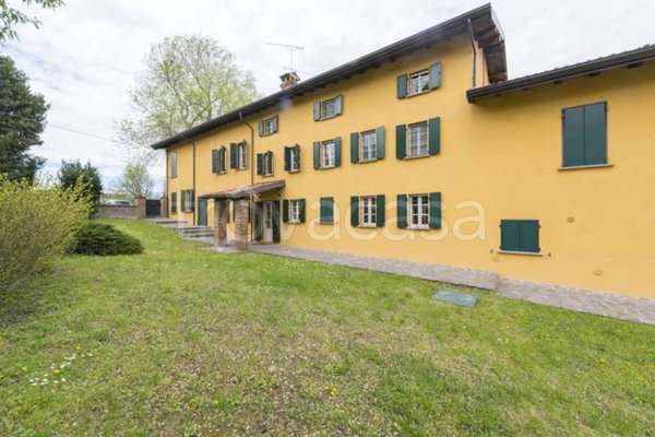 casa indipendente in vendita a Rovescala in zona Scazzolino