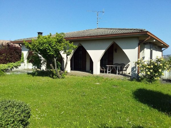 casa indipendente in vendita a Rovescala in zona Ca' Nicelli