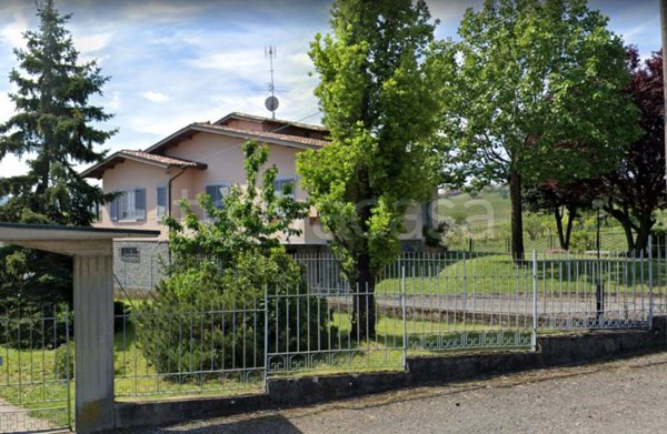 casa indipendente in vendita a Rovescala