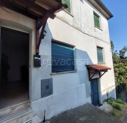 casa indipendente in vendita a Rovescala