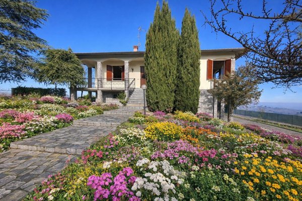 casa indipendente in vendita a Rovescala