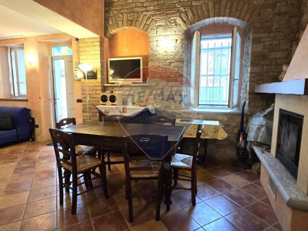 casa indipendente in vendita a Rovescala