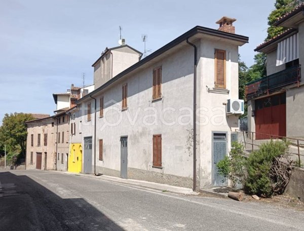 casa indipendente in vendita a Rovescala