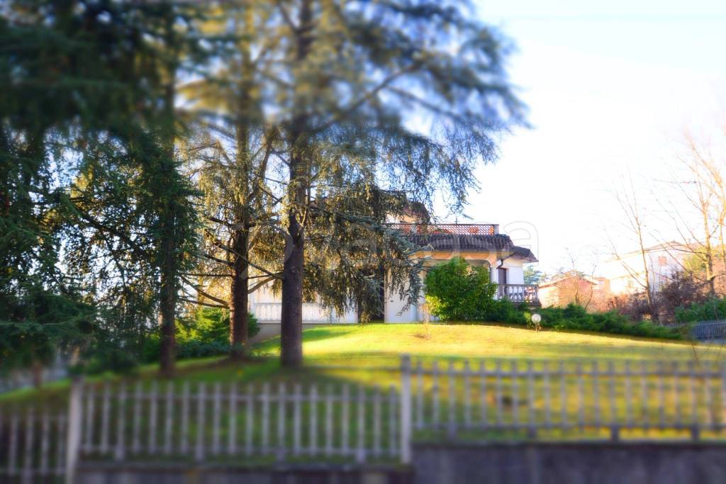 casa indipendente in vendita a Rovescala
