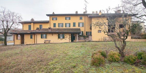 casa indipendente in vendita a Rovescala