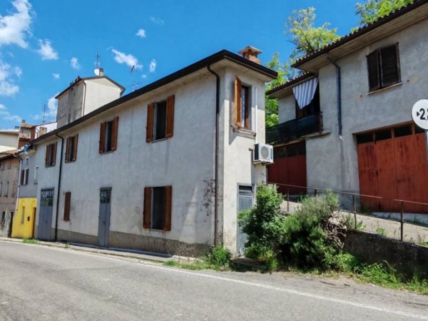 casa indipendente in vendita a Rovescala