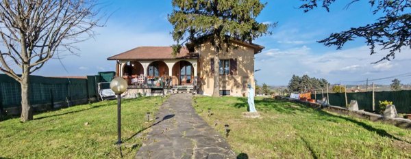 casa indipendente in vendita a Rovescala