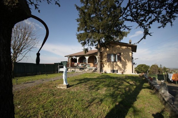 casa indipendente in vendita a Rovescala