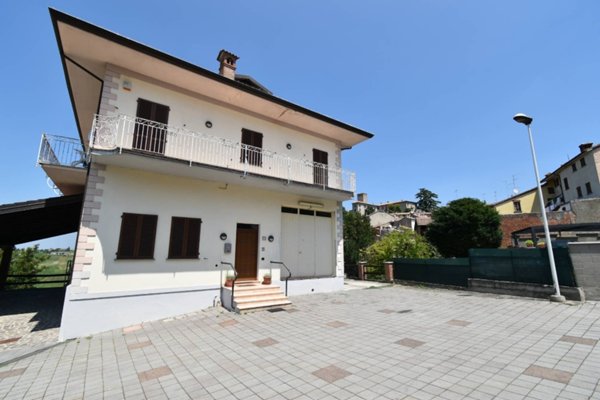 esavano in vendita a Rovescala