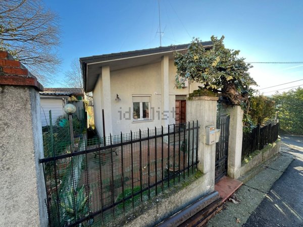 casa indipendente in vendita a Rovescala