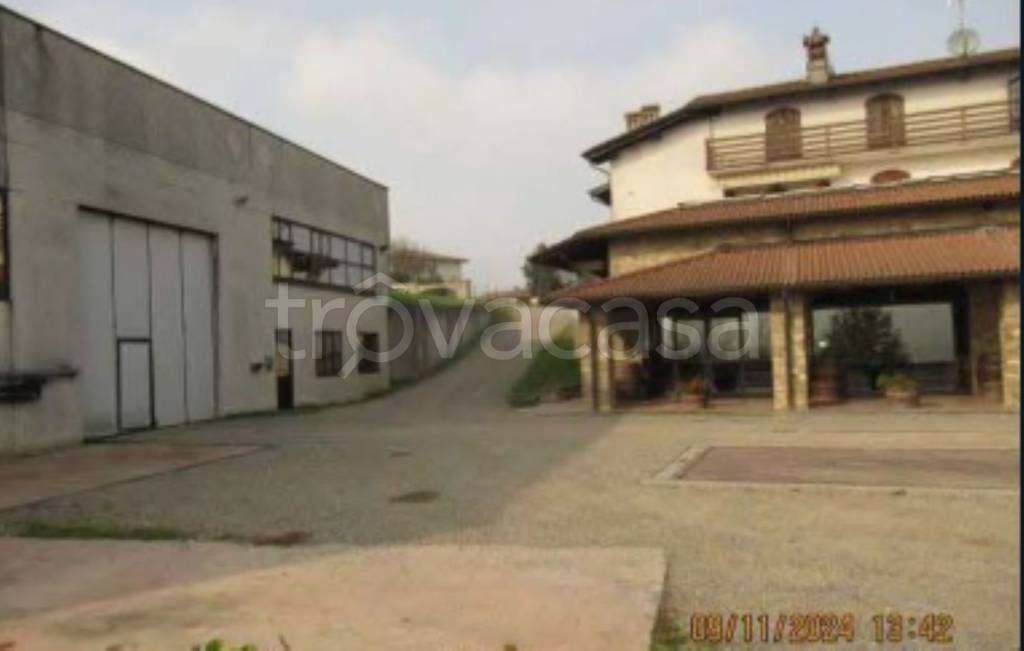 locale commerciale in vendita a Rovescala in zona Pieve