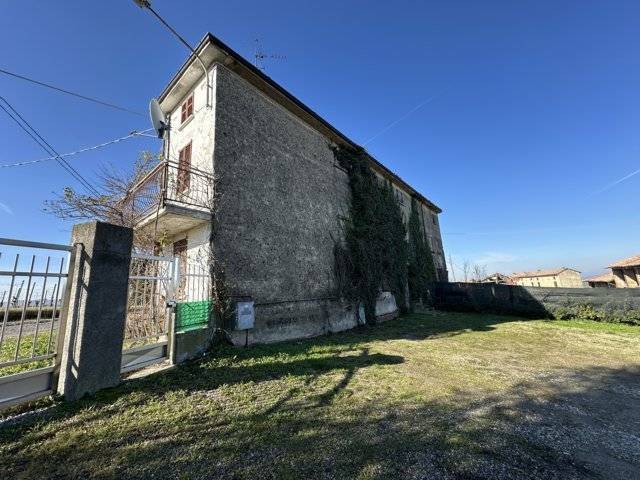 casa indipendente in vendita a Rovescala