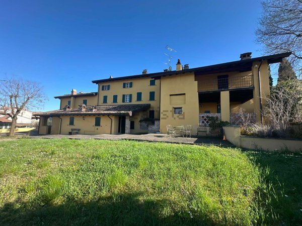casa indipendente in vendita a Rovescala