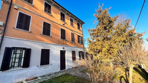 casa indipendente in vendita a Rovescala
