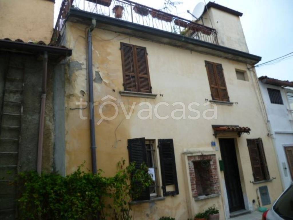 casa indipendente in vendita a Rovescala