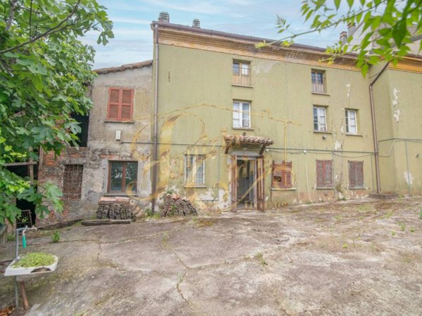 casa indipendente in vendita a Rovescala