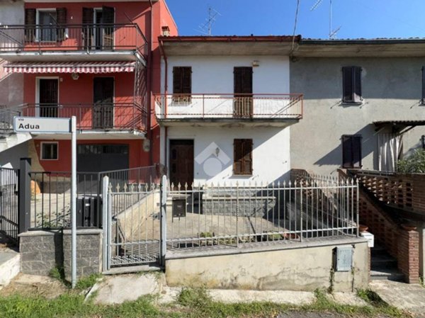 casa indipendente in vendita a Rovescala