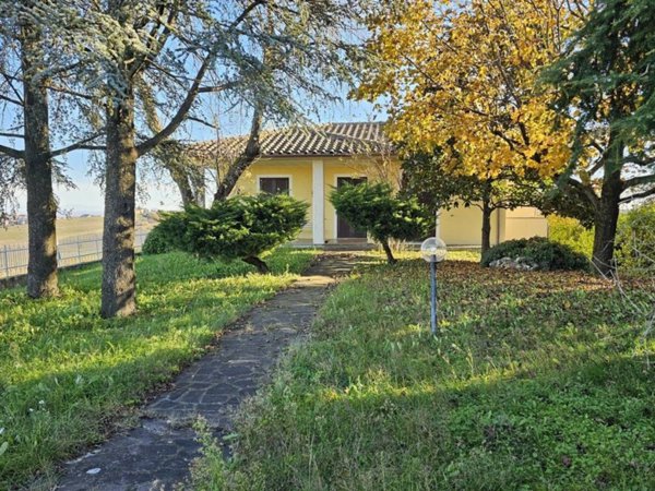 casa indipendente in vendita a Rovescala