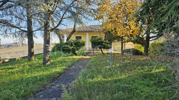 casa indipendente in vendita a Rovescala