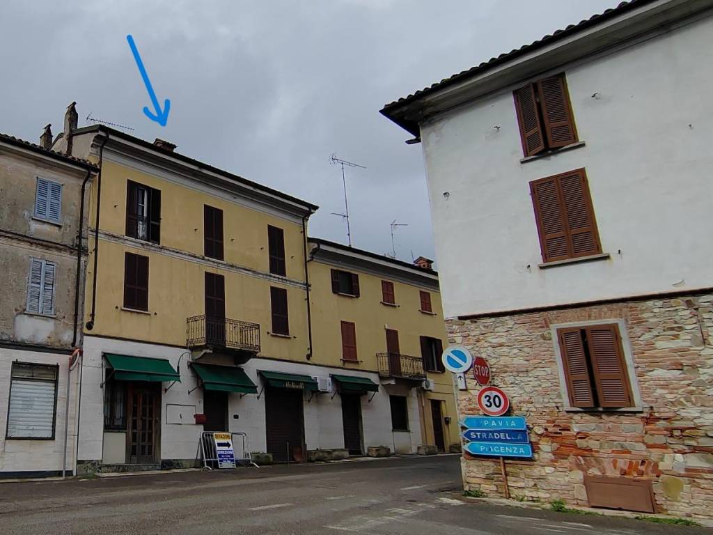 casa indipendente in vendita a Rovescala