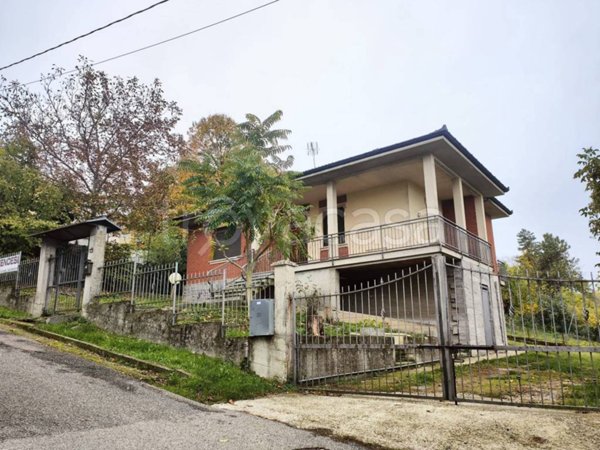 casa indipendente in vendita a Rovescala