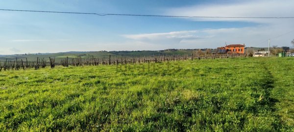 terreno edificabile in vendita a Rovescala