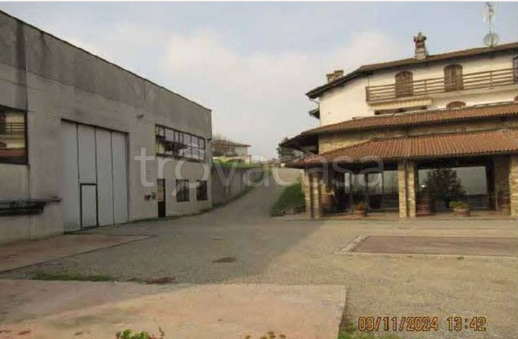 locale commerciale in vendita a Rovescala in zona Pieve