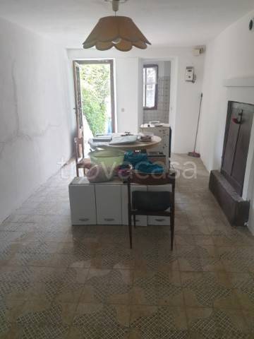 casa indipendente in vendita a Rovescala in zona Scazzolino