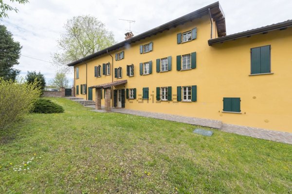 casale in vendita a Rovescala in zona Scazzolino