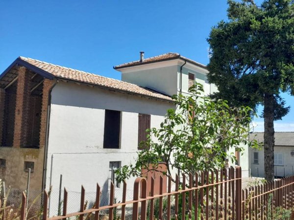casa indipendente in vendita a Rovescala