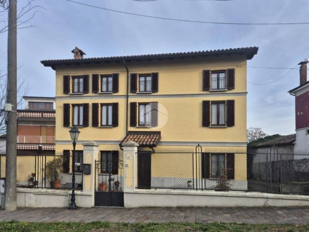 casa indipendente in vendita a Rovescala
