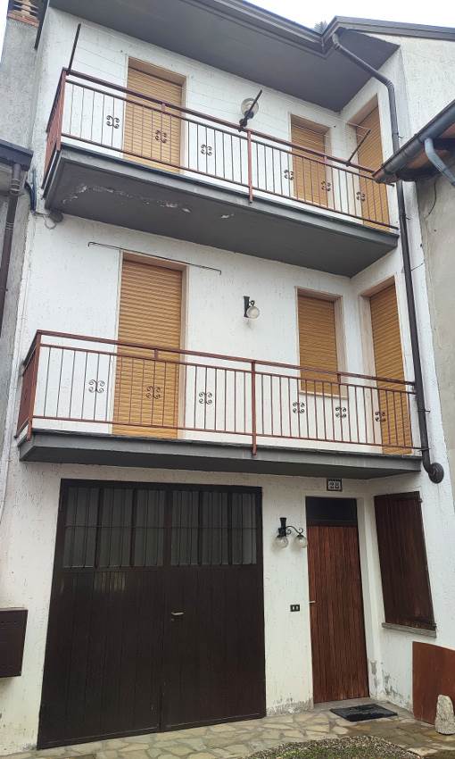 casa semindipendente in vendita a Rovescala