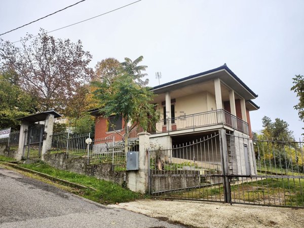 casa indipendente in vendita a Rovescala