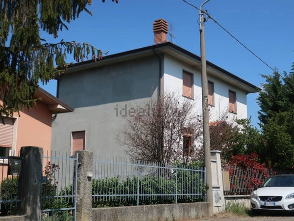 casa indipendente in vendita a Rovescala in zona Ca' Bella
